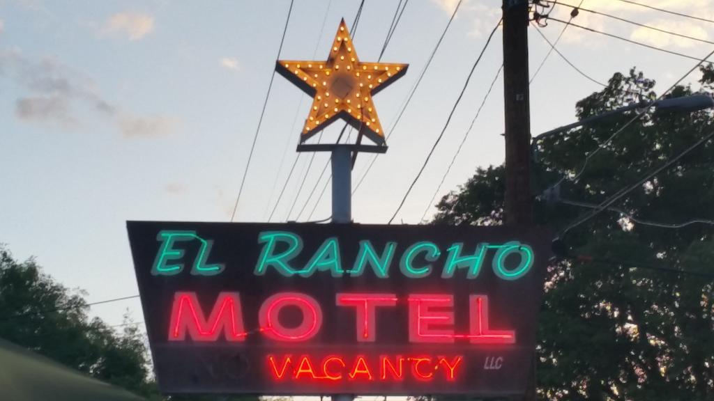 El Rancho Motel Бишоп Экстерьер фото