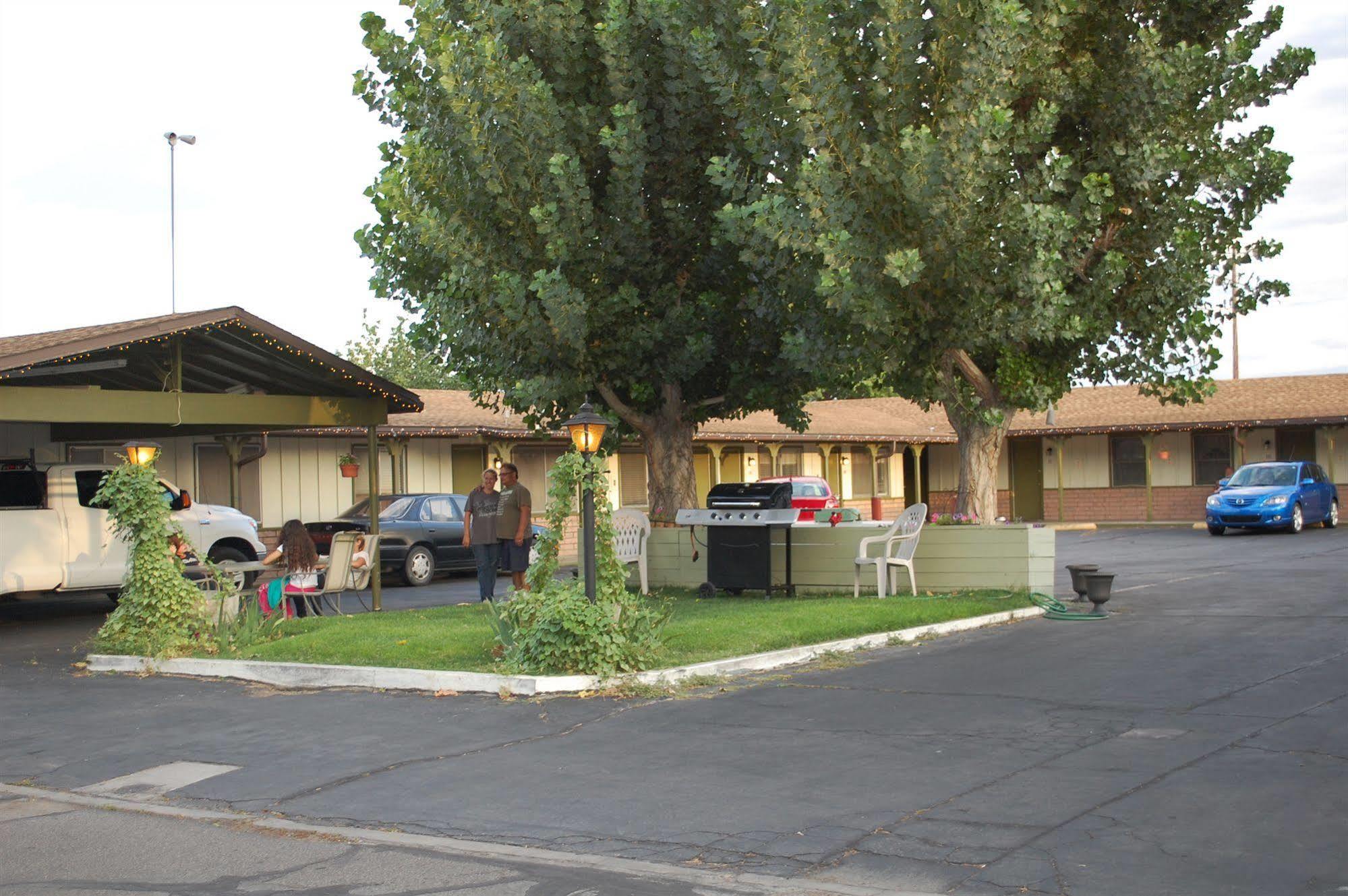 El Rancho Motel Бишоп Экстерьер фото